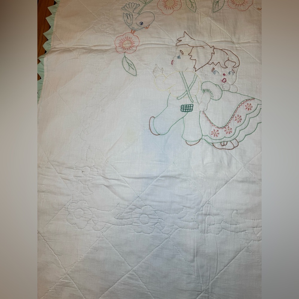 Child/Baby Charming White and Green Embroidered Quilt - Picture 3 of 11